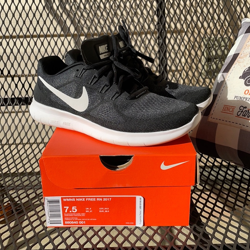 Woman’s Nike Free Run Sz. 7.5